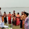 পাপ মোচনে যমুনা নদীতে গঙ্গা স্নানোৎসবে পুণ্যার্থীদের ঢল 
